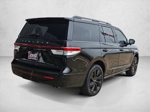 Used 2023 Lincoln Navigator Reserve AWD/4WD image 5