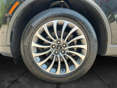 Used 2023 Lincoln Aviator AWD w/ Premium Package image 15