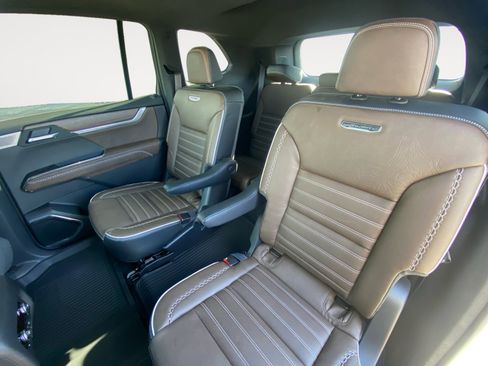 New 2026 GMC Acadia Denali Ultimate w/ LPO, Floor Liner Package image 24