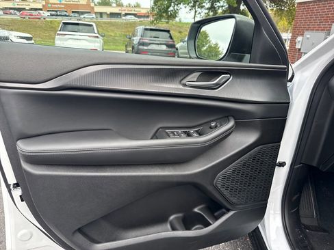 New 2025 Jeep Grand Cherokee Laredo X w/ Trailer Tow Package image 11