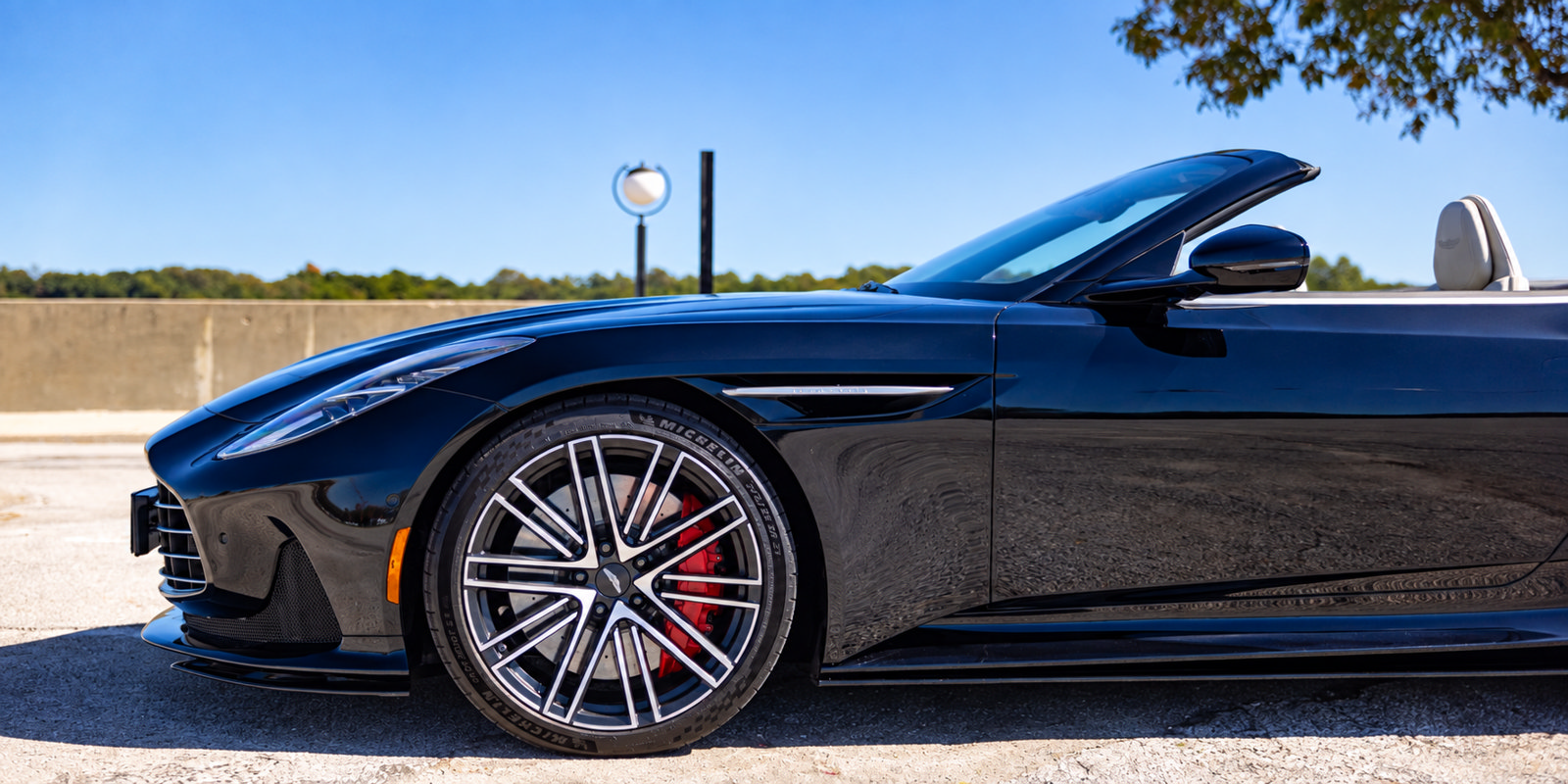Used 2024 Aston Martin DB12 Convertible RWD image 10