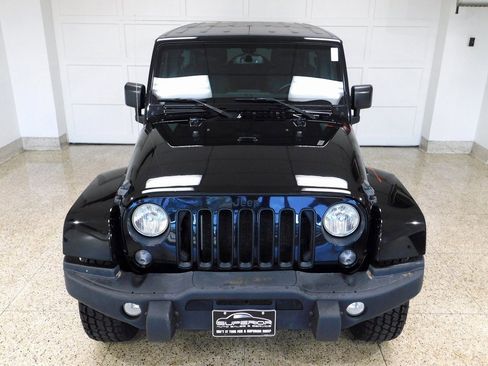 Used 2016 Jeep Wrangler Unlimited Sahara image 16