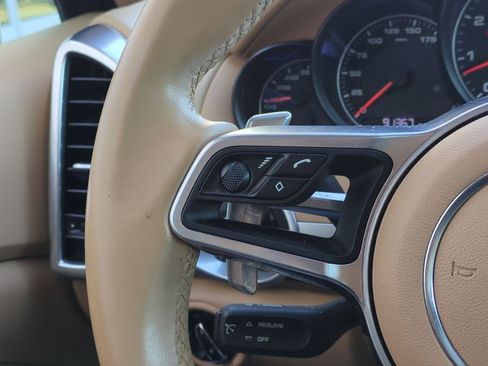 Used 2017 Porsche Cayenne Platinum Edition image 18