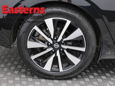 Used 2023 Nissan Sentra SV w/ SV Premium Package FWD image 30
