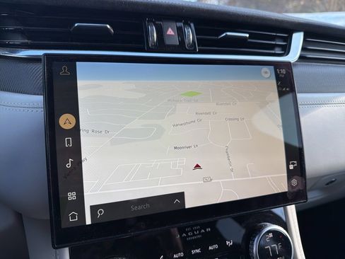 Used 2023 Jaguar F-PACE SVR image 11