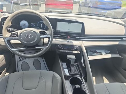 Used 2023 Hyundai Elantra SEL FWD image 13