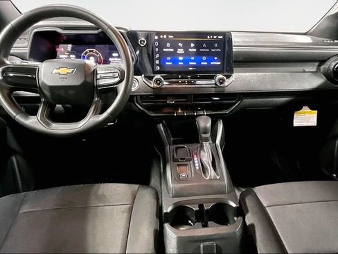 Used 2024 Chevrolet Colorado W/T image 9