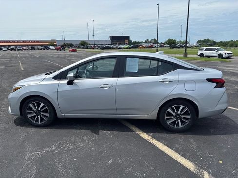 Used 2025 Nissan Versa SV FWD image 8