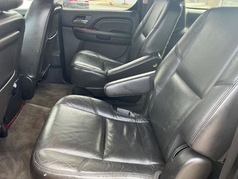 Used 2010 Cadillac Escalade ESV Luxury image 13