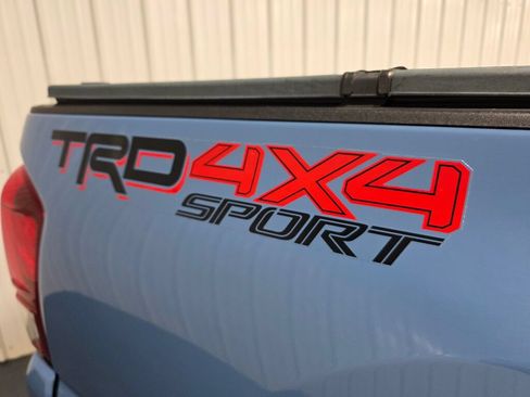 Used 2019 Toyota Tacoma TRD Sport w/ TRD Premium Sport Package AWD/4WD image 5