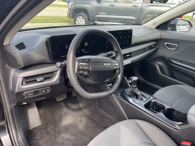 Used 2025 Kia K4 FWD image 18