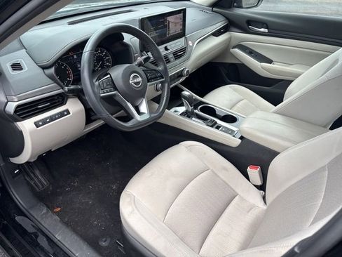 Used 2024 Nissan Altima 2.5 SV w/ SV Premium Package FWD image 8