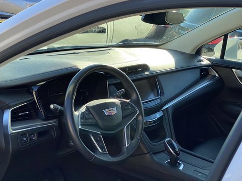 Used 2018 Cadillac XT5 Luxury w/ Driver Awareness Package image 11