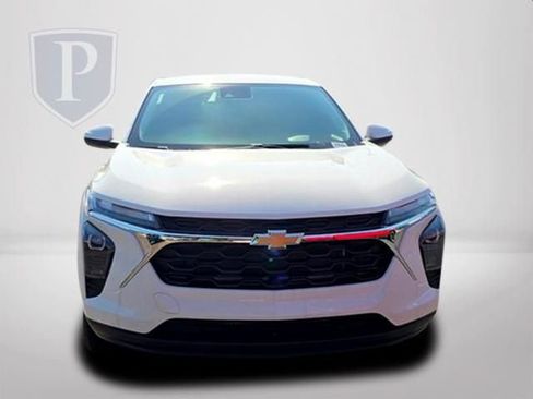 New 2026 Chevrolet Trax LS w/ LS Convenience Package FWD image 12