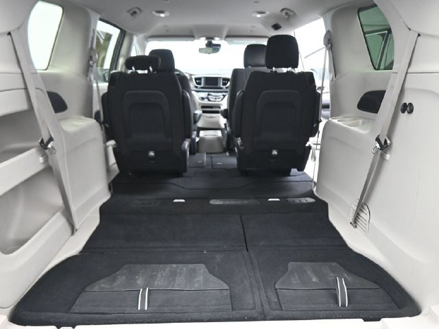 Used 2023 Chrysler Voyager LX FWD image 23