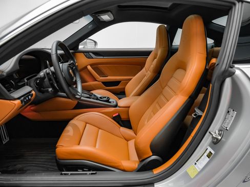 Used 2025 Porsche 911 Carrera image 43