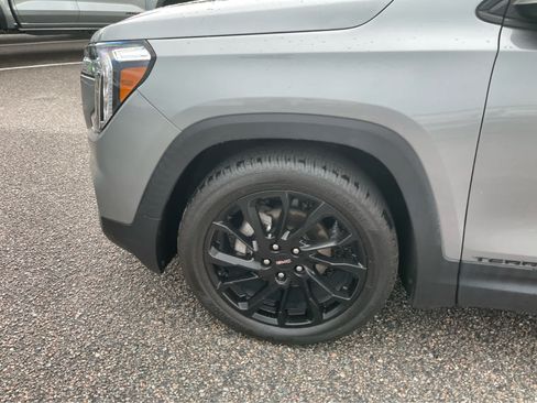 Used 2023 GMC Terrain SLT w/ Tech Package FWD image 9