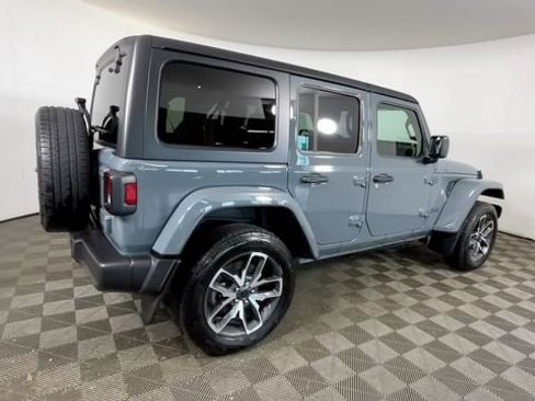 Used 2024 Jeep Wrangler Unlimited w/ Convenience Group AWD/4WD image 5