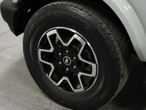 Used 2022 Ford Bronco Outer Banks image 10