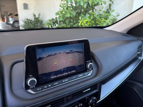 Used 2025 Nissan Rogue SV FWD image 25