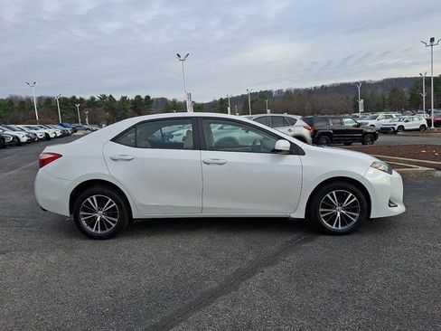 Used 2018 Toyota Corolla LE w/ LE Premium Package w/Moonroof image 9