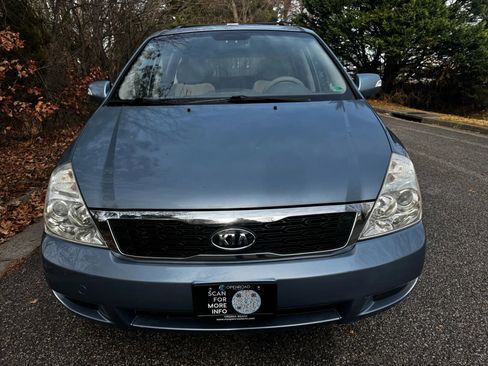 Used 2011 Kia Sedona LX w/ PWR Pkg image 2