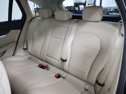 Used 2018 Mercedes-Benz GLC 300 4MATIC image 38