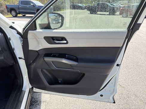 Used 2023 Nissan Pathfinder SL w/ SL Premium Package image 17