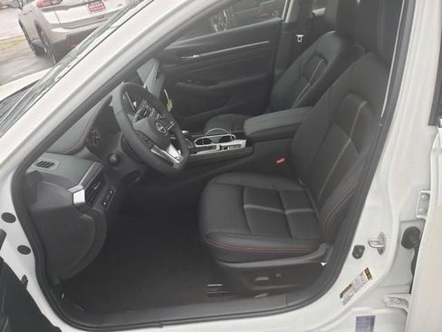 New 2025 Nissan Altima 2.5 SR image 11