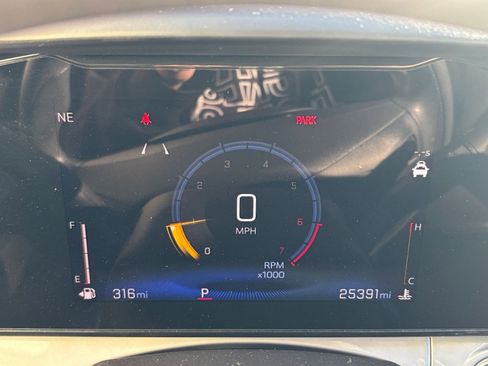 Used 2025 Chevrolet Trax LT image 40