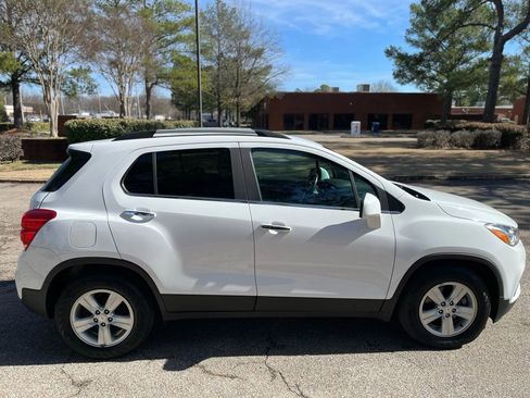 Used 2019 Chevrolet Trax LT w/ LT Convenience Package image 7