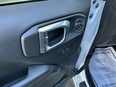 Used 2022 Jeep Wrangler Unlimited Sahara image 17