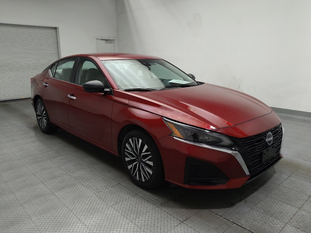 Used 2025 Nissan Altima 2.5 SV FWD image 13