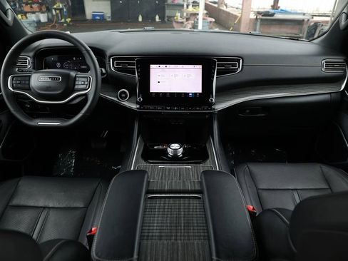 Used 2022 Jeep Wagoneer Series II RWD image 27