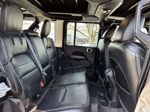 Used 2023 Jeep Wrangler Unlimited Sahara w/ Cold Weather Group image 10