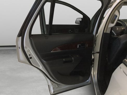 Used 2013 Lincoln MKX FWD image 18