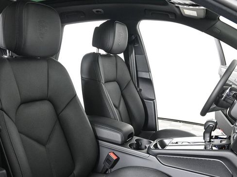 New 2026 Porsche Macan image 30