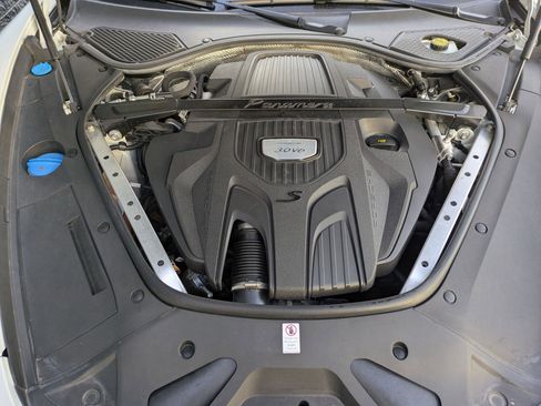 Used 2018 Porsche Panamera image 31