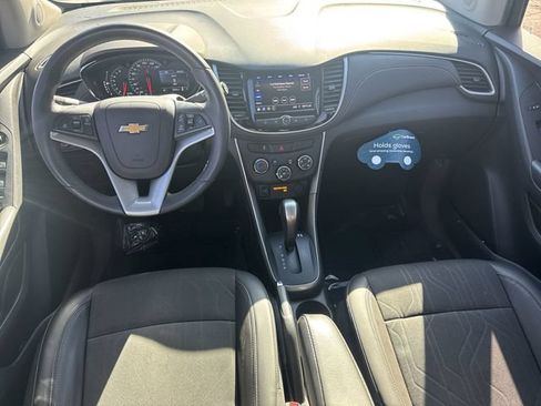 Certified 2022 Chevrolet Trax LT w/ LT Convenience Package AWD/4WD image 11