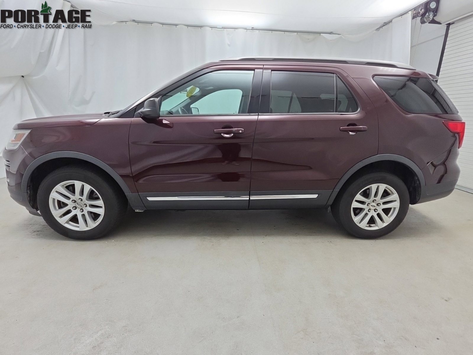 Used 2018 Ford Explorer XLT AWD/4WD image 4