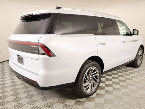 New 2025 Lincoln Navigator Reserve AWD/4WD image 22