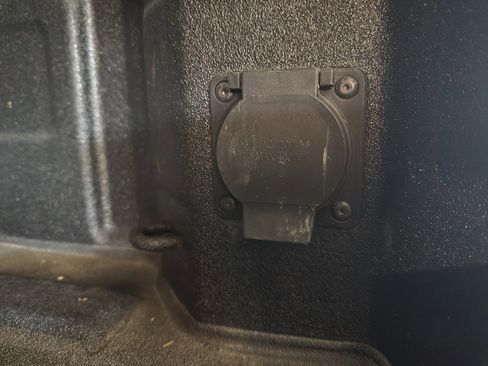 Used 2022 GMC Sierra 1500 SLT w/ SLT Convenience Package image 29