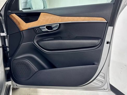 Used 2022 Volvo XC90 T6 Momentum w/ Advanced Package image 27