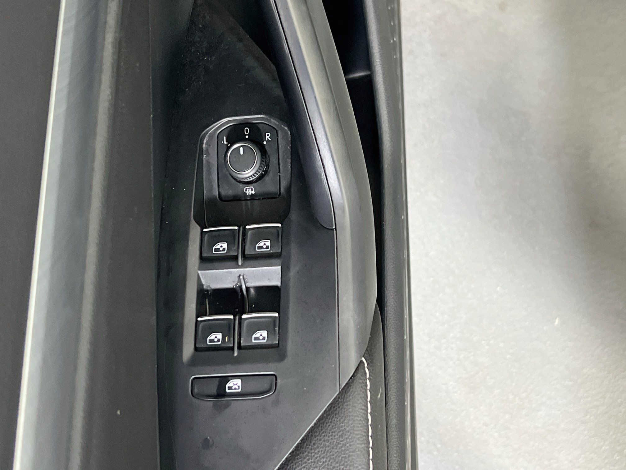 Used 2023 Volkswagen Jetta SE FWD image 17