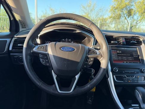 Used 2016 Ford Fusion SE AWD/4WD image 10