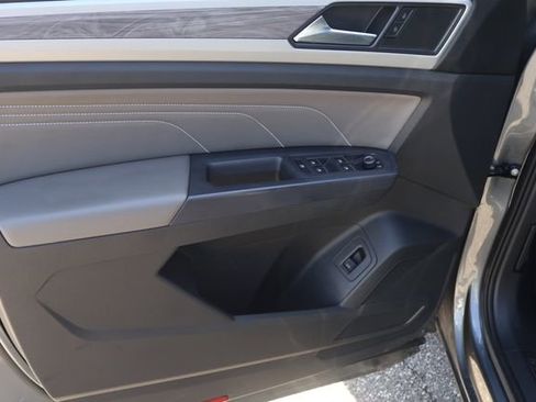 Used 2021 Volkswagen Atlas Cross Sport SE w/ Panoramic Sunroof Package image 11