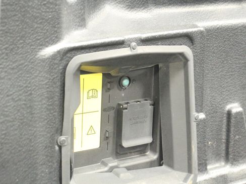 Used 2023 Ford F150 Lightning XLT image 15