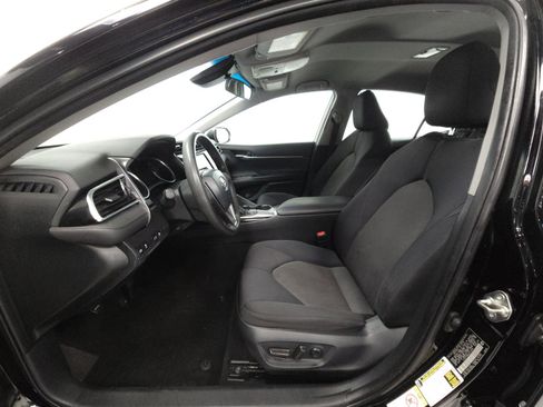 Used 2018 Toyota Camry LE FWD image 4
