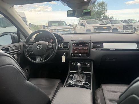 Used 2016 Volkswagen Touareg Sport AWD/4WD image 23
