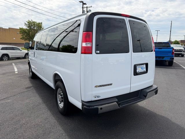 Used 2025 Chevrolet Express 3500 LT w/ LT Preferred Equipment Group RWD image 5